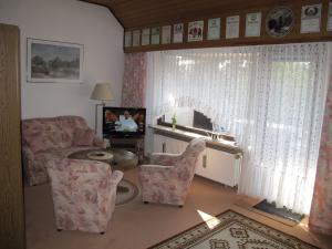 Wohnschlafzimmer oben zum Balkon, 80 cm Flachbild TV mit DVD Player